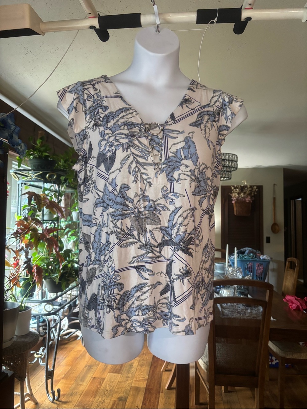 Rockmans Women’s Floral V-Neck Cap Sleeve Top - Blue on Cream Size M